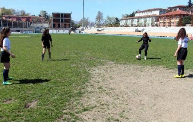 İran'da Futsal Oynadı, Türkiye'de Futbola Başladı