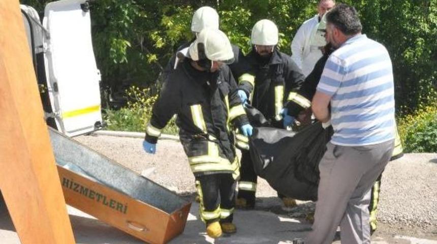 Yangında Anneanne &Ouml;ld&uuml;, Torunu Kurtuldu