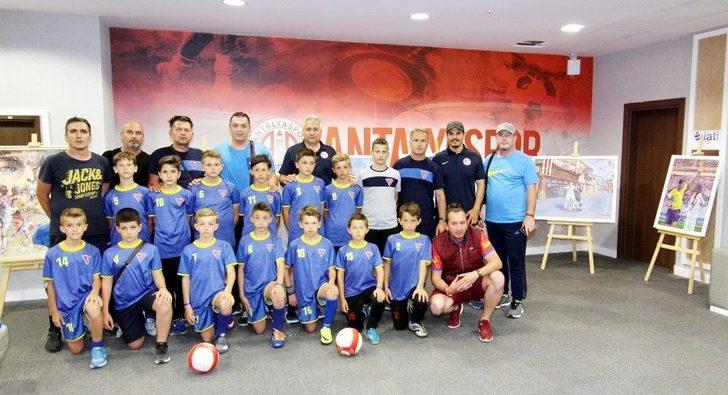 Lise Öğrencileri Antalya Stadyumu’nda G4