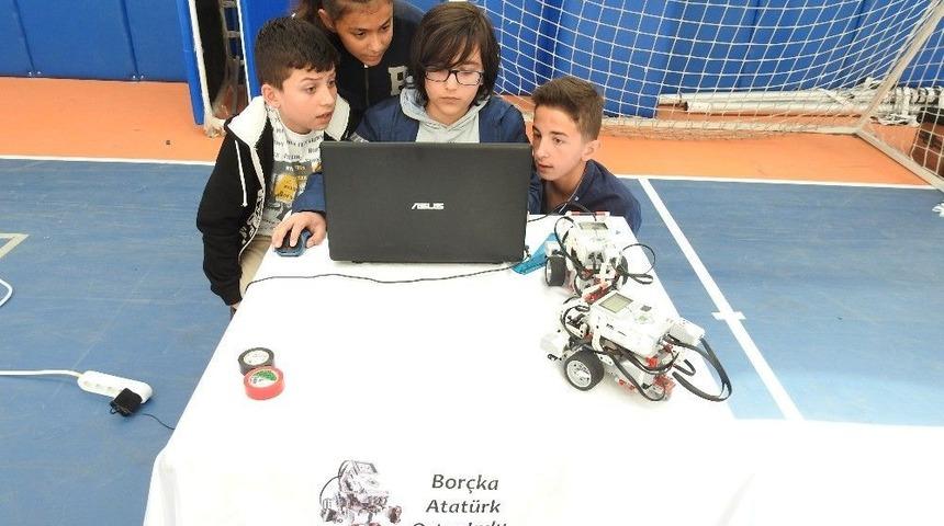 Artvin’de Ortaokullar ‘robotik Yarışmasında’ Boy Gösterdi