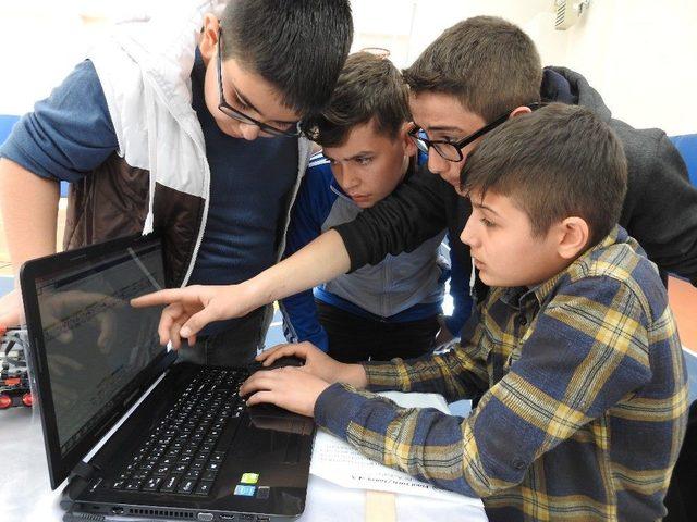 Artvin’de Ortaokullar ‘robotik Yarışmasında’ Boy Gösterdi