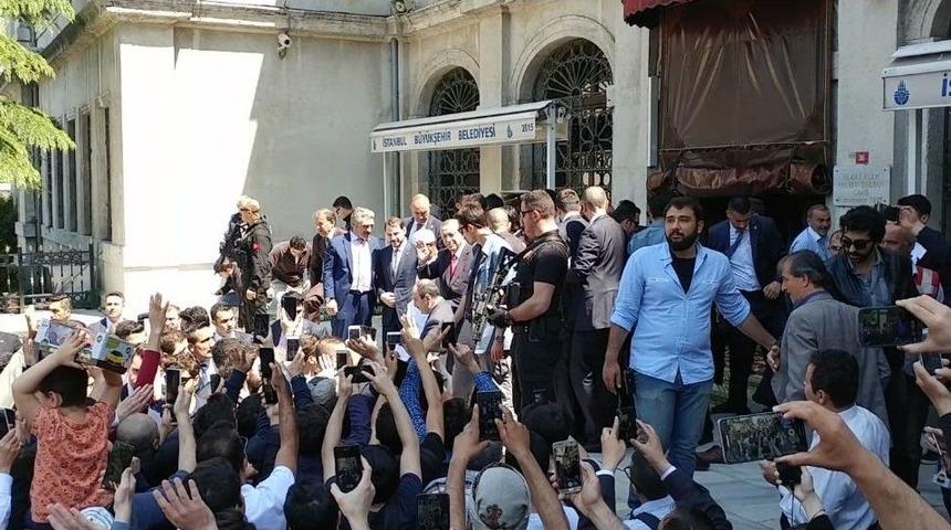 Cumhurbaşkanı Erdoğan Cuma Namazını Bezmialem Valide Sultan Camii&rsquo;nde Kıldı