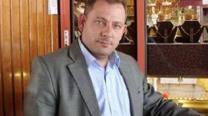 Otomobilin &Ccedil;arptığı Kuyumcu &Ouml;ld&uuml;