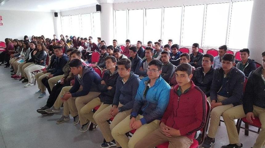 G&ouml;rdes&rsquo;te Lise &Ouml;ğrencilerine Meslek Tanıtım Semineri