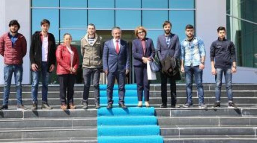 Eğitim M&uuml;şaviri Nesibova, Azerbaycan Uyruklu &Ouml;ğrencilerle Buluştu