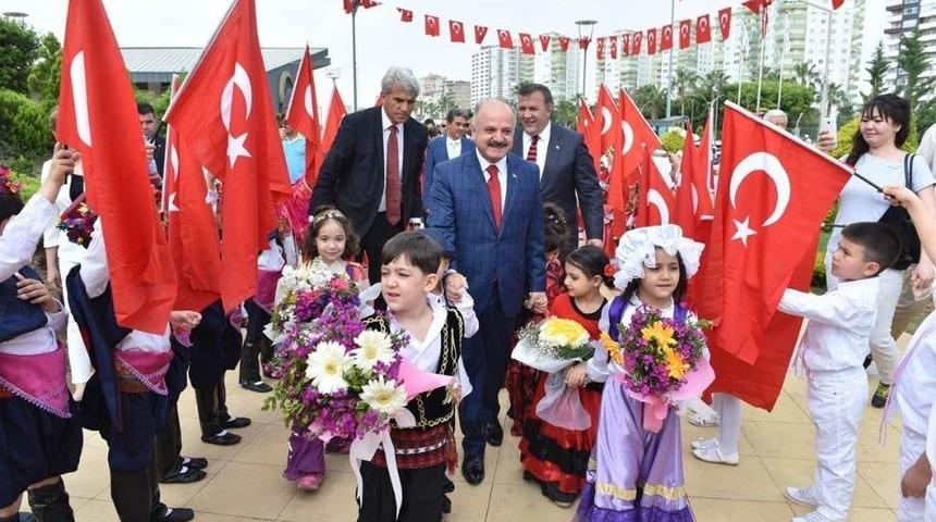 Mersin&rsquo;de 23 Nisan 5 G&uuml;n Gecikmeli Kutlandı