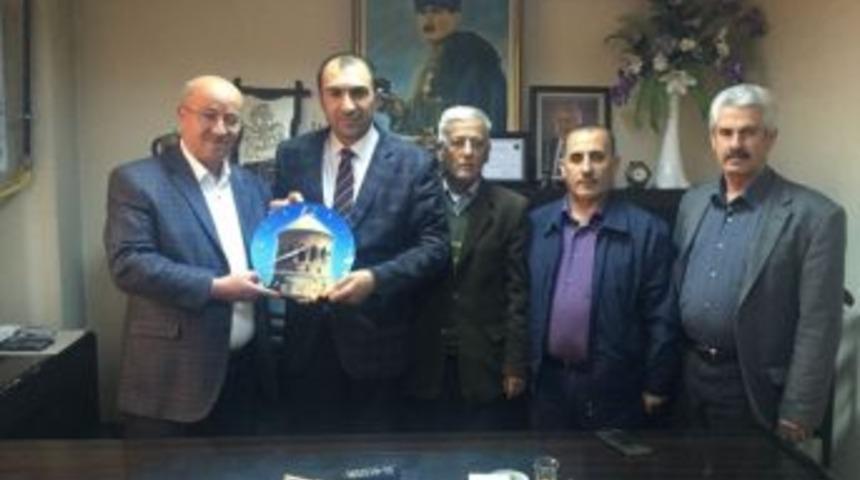 Van Ahlat K&uuml;lt&uuml;r Ve Eğitim Derneği&rsquo;nden Başkan Berge&rsquo;ye Ziyaret