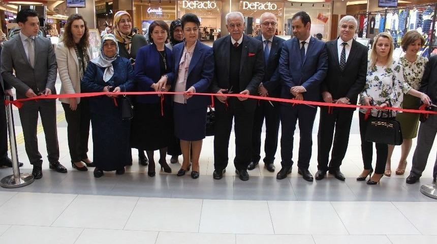 &ldquo;iğne Ve İpliğin Dansı Kanavi&ccedil;e" Sergisi