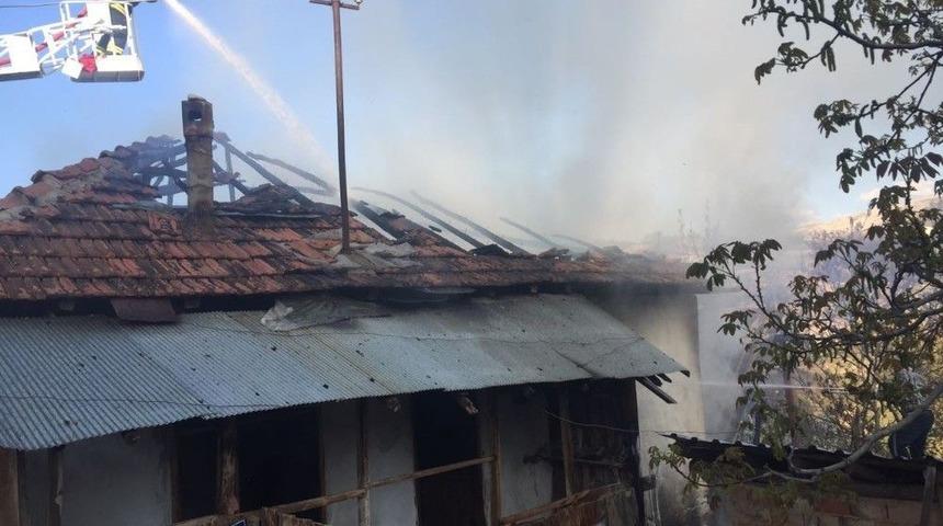 Antalya&rsquo;da Ev Yangını