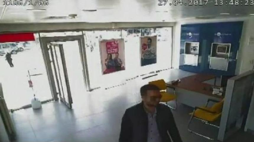 Banka M&uuml;d&uuml;r&uuml;n&uuml; Silahlı Tehdit Ederek Hesabına 3 Milyon Lira Havale Ettirdi