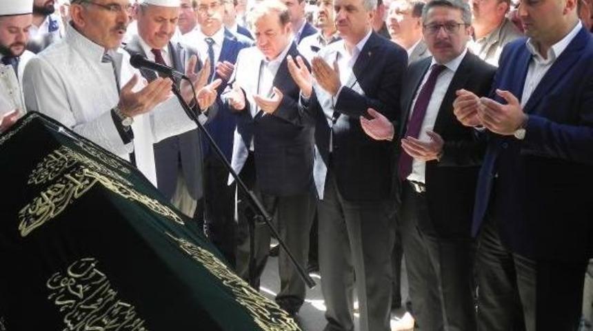 Yerel Y&ouml;neticiler Ak Parti İl&ccedil;e Başkanının Babasının Cenazesinde Bir Araya Geldi