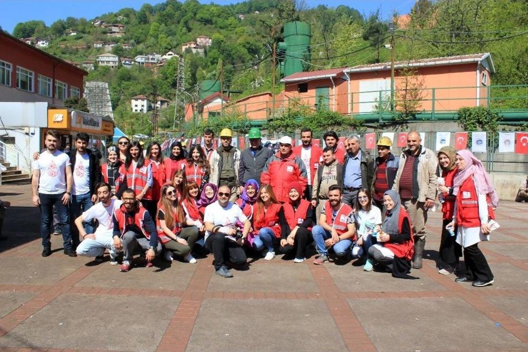 &Uuml;niversite &Ouml;ğrencilerinden &ldquo;soğuk Madene, Sıcak Karşılama&rdquo; Etkinliği