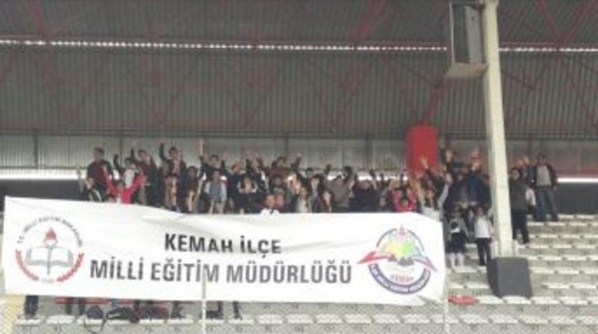 Minikler Tasarladıkları Projeyle &Uuml;cretsiz Ma&ccedil; İzliyorlar