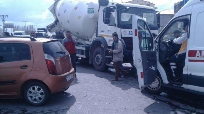 Tatvan&rsquo;da Trafik Kazası: 2 Yaralı