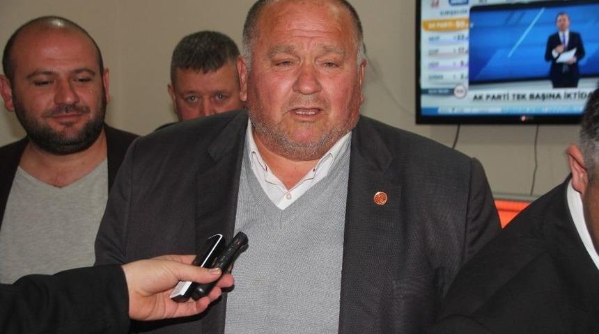 Muhtarların Kongresinde Nezih Ortam Ve Yetersiz Katılım Eleştirisi