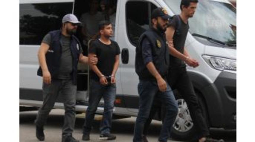 Duvarlara Yasa Dışı Yazı Yazan 4 Kişi G&ouml;zaltına Alındı