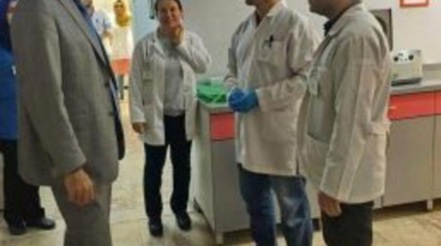 Genel Sekreter &Ouml;z, Laborantlar G&uuml;n&uuml;n&uuml; Kutladı