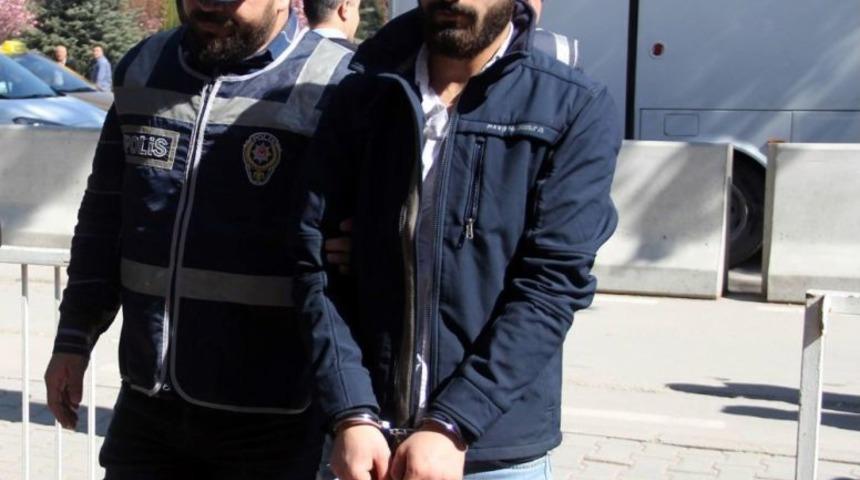 Fet&ouml; Ş&uuml;phelisi, Gazetenin Genel Yayın Y&ouml;netmenini Darp Etti