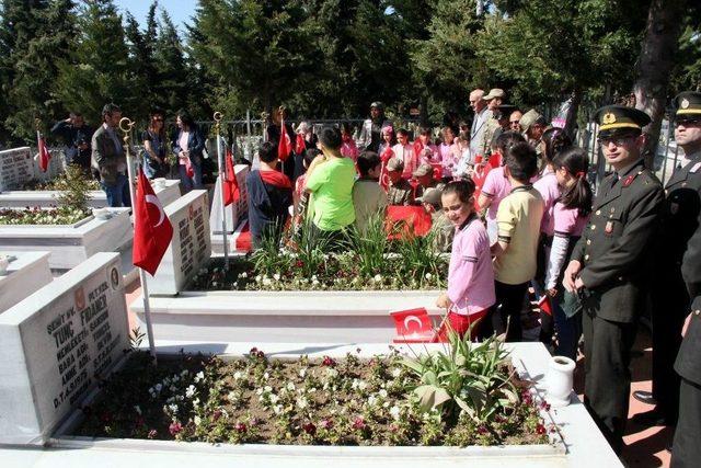 Öğrenciler, Okullarının İsmini Taşıyan Şehitlerin Kabrini Ziyaret Etti