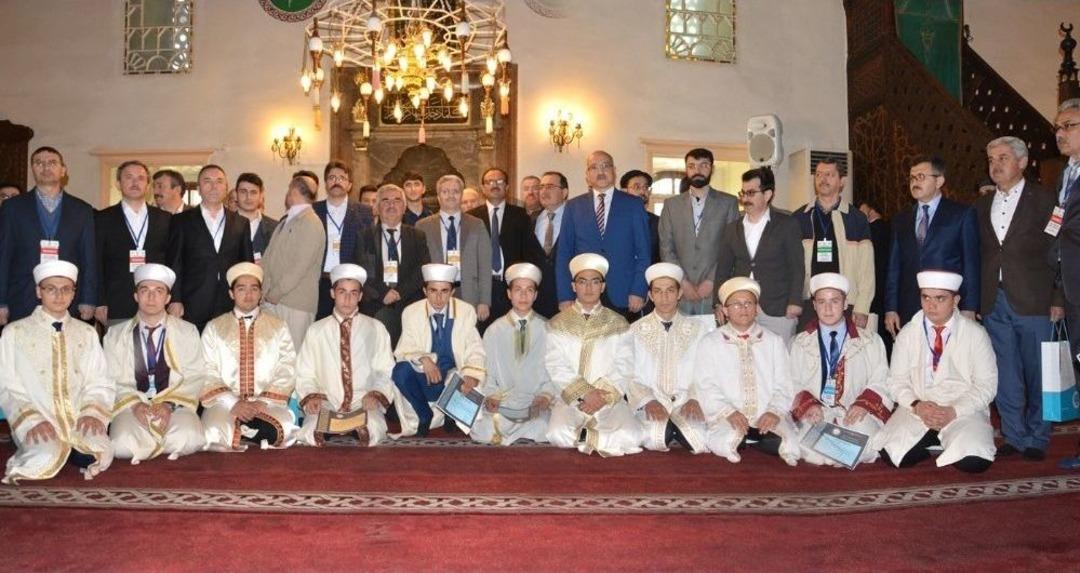 Gen&ccedil; Hatipler Minberde B&ouml;lge Yarışması Yapıldı