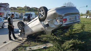 Cenaze Dönüşü Beton Mikserine Çarpan Otomobil Takla Attı