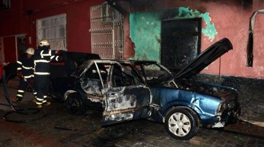 Otomobilde Başlayan Yangın Eve Sı&ccedil;radı