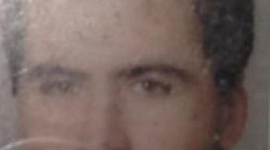 S&uuml;r&uuml;c&uuml;s&uuml;n&uuml;n Kontrol&uuml;n&uuml; Yitirdiği Otomobil Y&ouml;n Levhasına &Ccedil;arptı: 1 &Ouml;l&uuml;