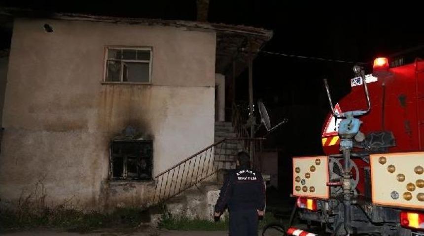 Suriyeliler'in Kaldığı Gecekondu I&ccedil;in Kundaklama Iddiası