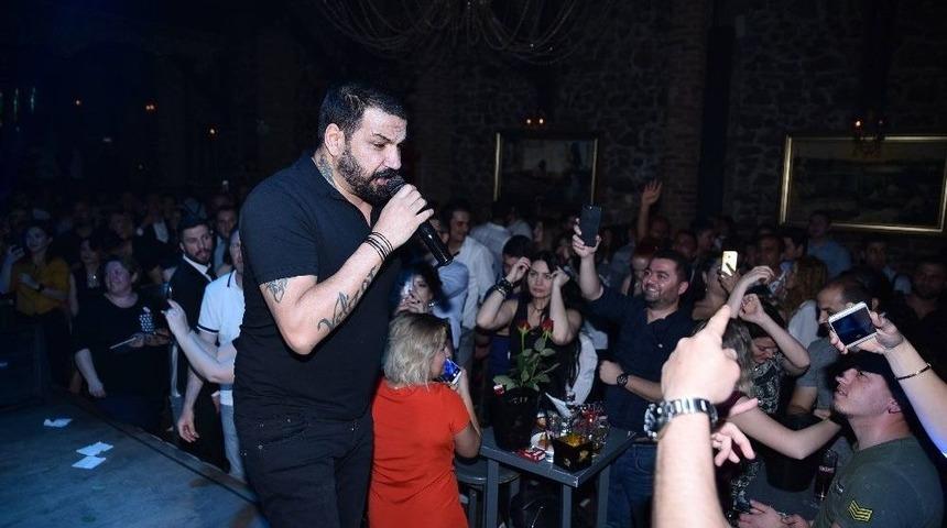 Azis İzmir&rsquo;de Sahne Aldı