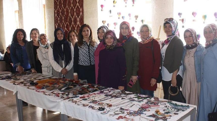 U&ccedil;hisar Kadın K&uuml;lt&uuml;r Ve Eğitim Merkezi&rsquo;nde, Deri Ve Aksesuar Sergisi A&ccedil;ıldı