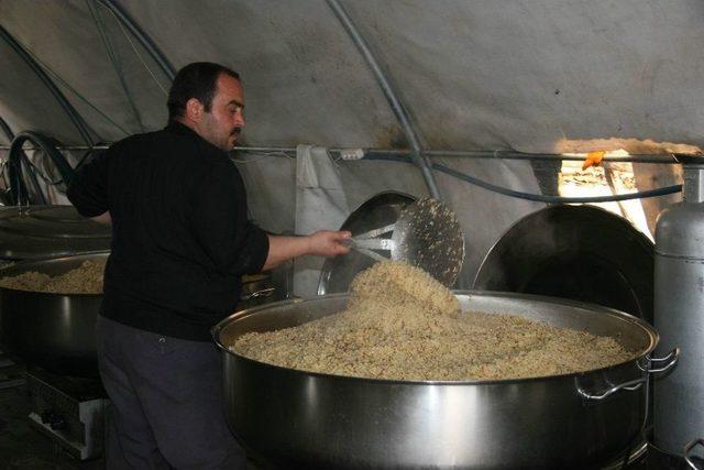 Türkiye’den Sınır Ötesine Sıcak Yemek Desteği