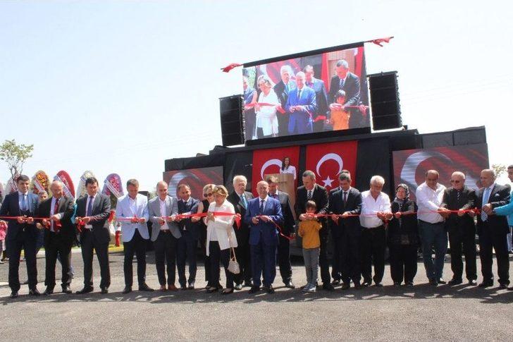 Hayırsever Turhan’dan Karacalar’a Spor Salonu