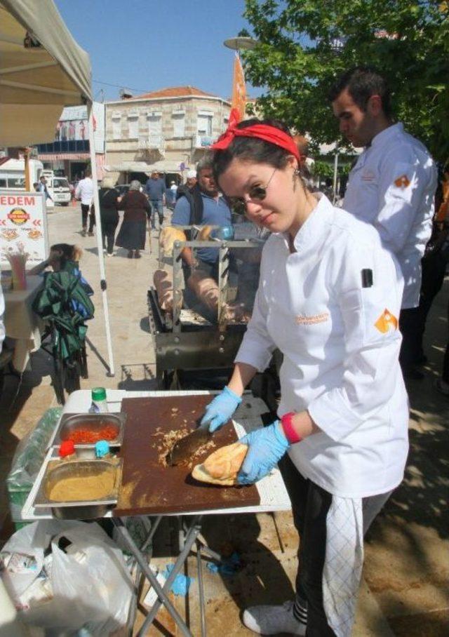 İzmir Ekonomi’den Enginarlı Tatlar