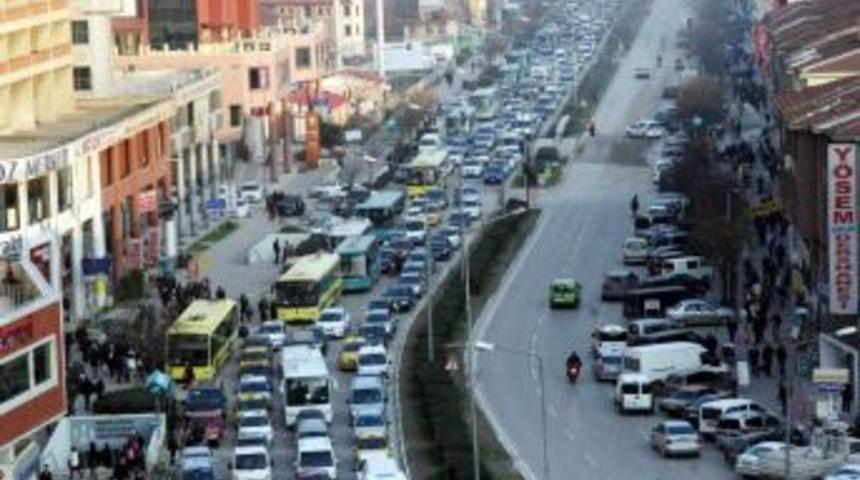 Pazar G&uuml;n&uuml; Bu Meydan 11 Saat Trafiğe Kapalı
