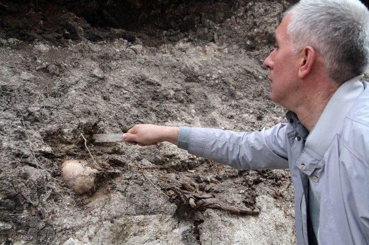 Rus General’in Tabutunun Bulunduğu Alanda Askeri Bot Ve Elbiseleri İle Gömülü İskeletlere Rastlandı G3