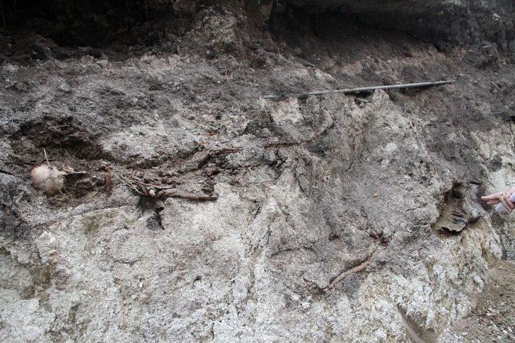 Rus General’in Tabutunun Bulunduğu Alanda Askeri Bot Ve Elbiseleri İle Gömülü İskeletlere Rastlandı G4