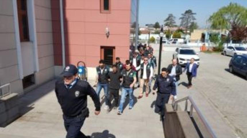 Uyuşturucu Ticareti Su&ccedil;undan Adliyeye Sevk Edilen 6 Kişi Tutuklandı