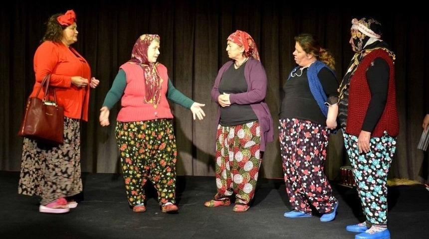 &Uuml;mmiye Ko&ccedil;ak Yeni Oyununu Sahneledi