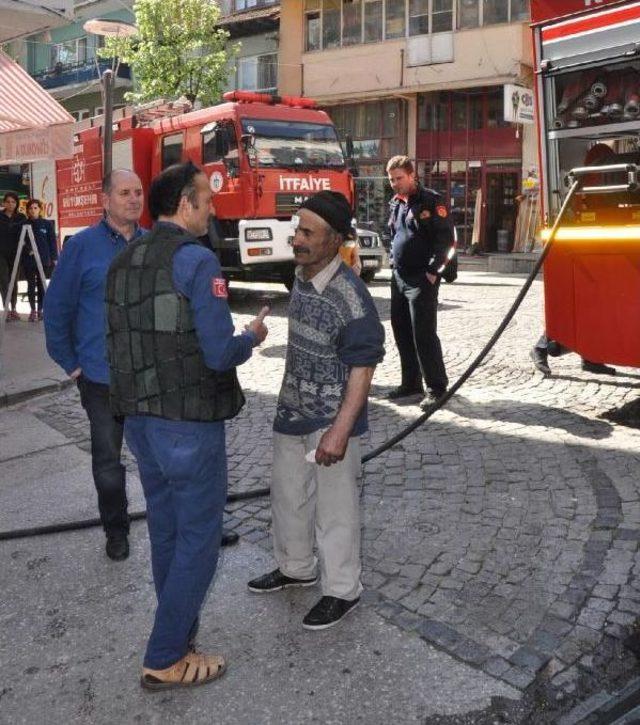 Eşya Taşırken Düştü, Bayılınca Ağzındaki Sigara Evi Yaktı