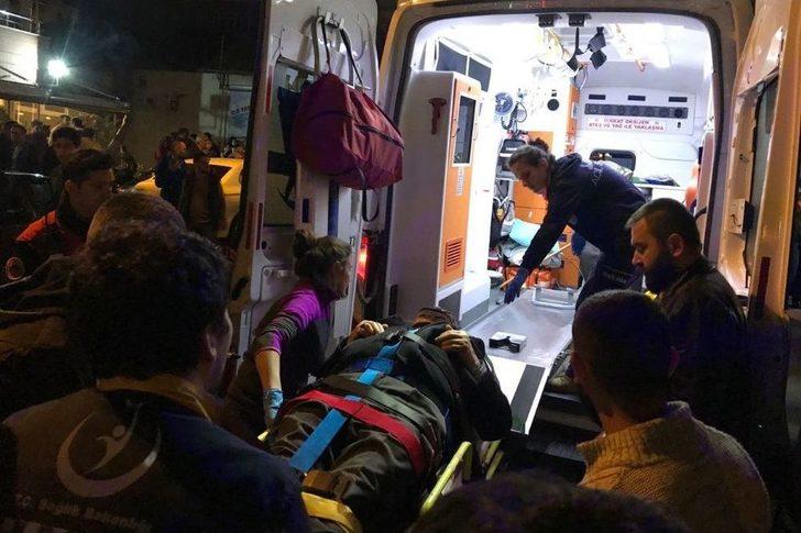 Alkollü Sürücü Önce Araçlara Sonra Yayalara Çarptı G2