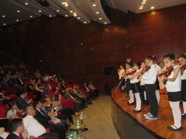 Rekor Kıran Borsa Çalışanlarına Minik Öğrencilerden Konser