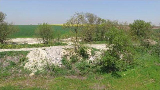 Su Havzalarının Dibine, Hatta Tarlaların Içine Bile Moloz Döküyorlar