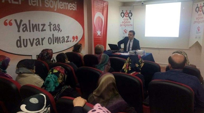 Engellilere Evde Bakım Hizmeti Veren Ailelere Eğitim Verildi