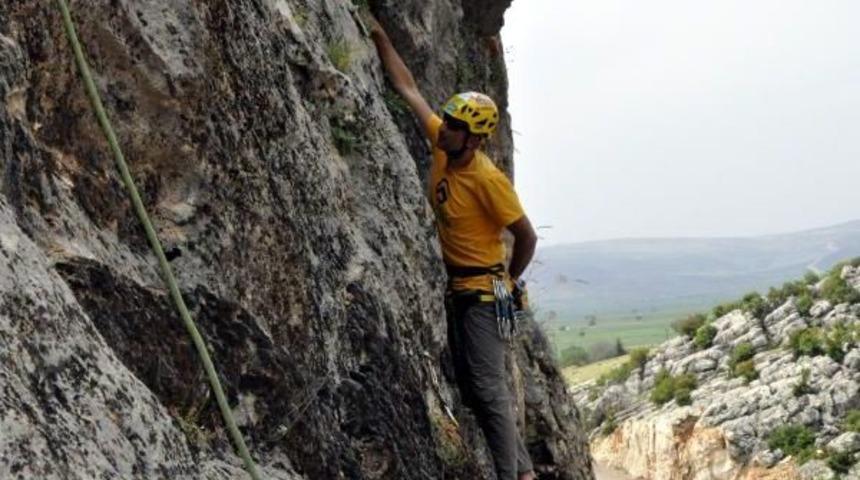 Milli Dağcı, Doğa Tahribatı I&ccedil;in Tırmandı