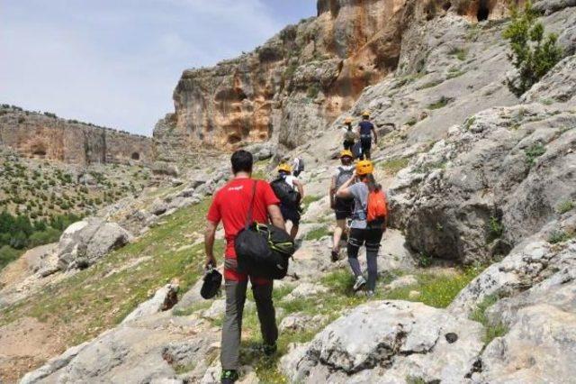 Milli Dağcı, Doğa Tahribatı Için Tırmandı