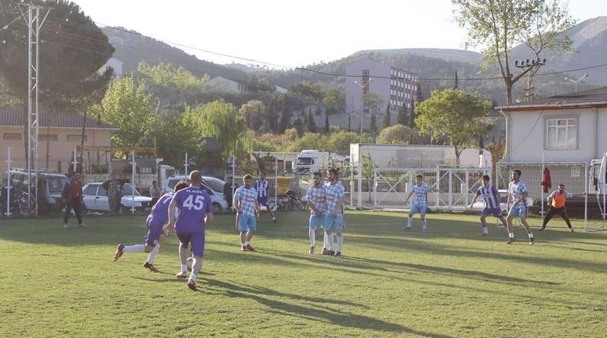Vezirhan&rsquo;da Futbol Turnuvası Tertip Komitesinden Oyunculara Ceza Yağdı