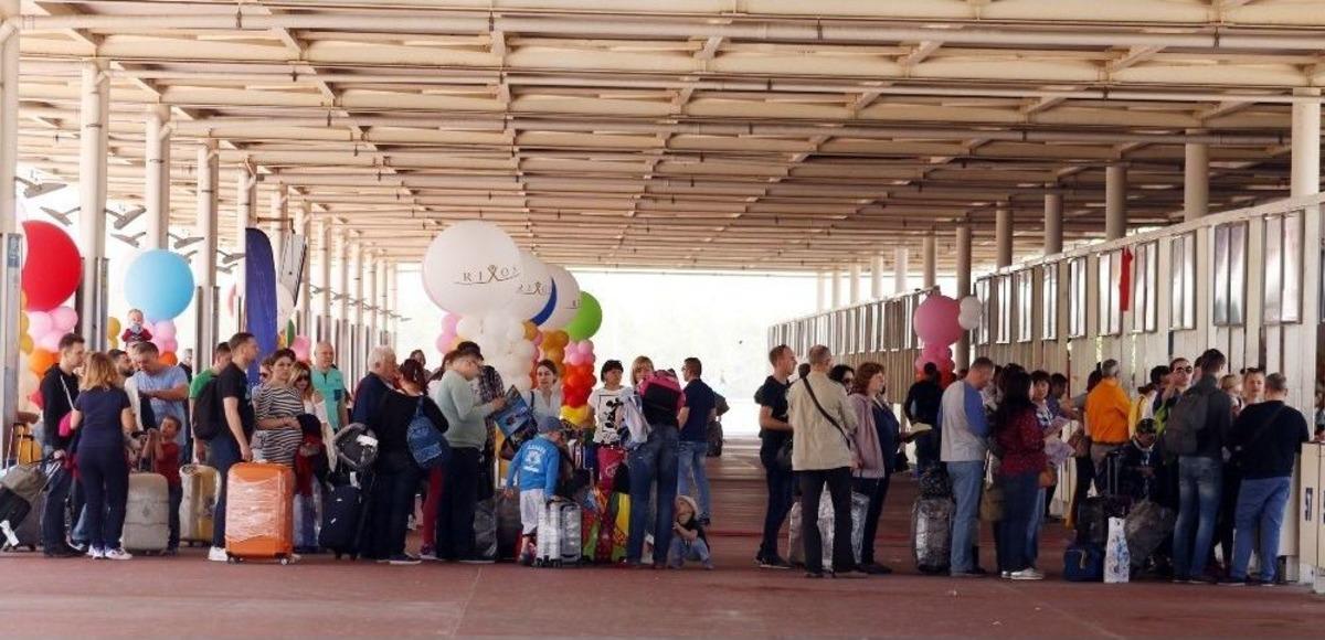 Antalya&rsquo;ya Bir G&uuml;nde 190 U&ccedil;ak İnecek