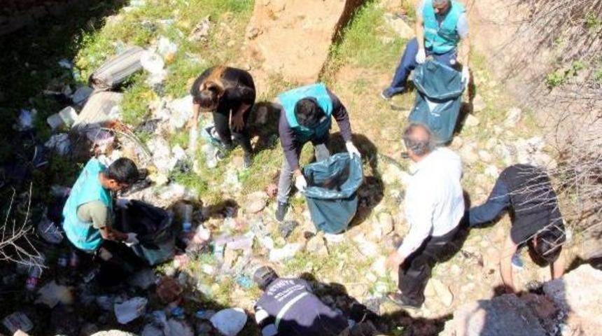 H&uuml;k&uuml;ml&uuml;ler Tarihi Likya Yolu'nda &Ccedil;evre Temizliği Yaptı