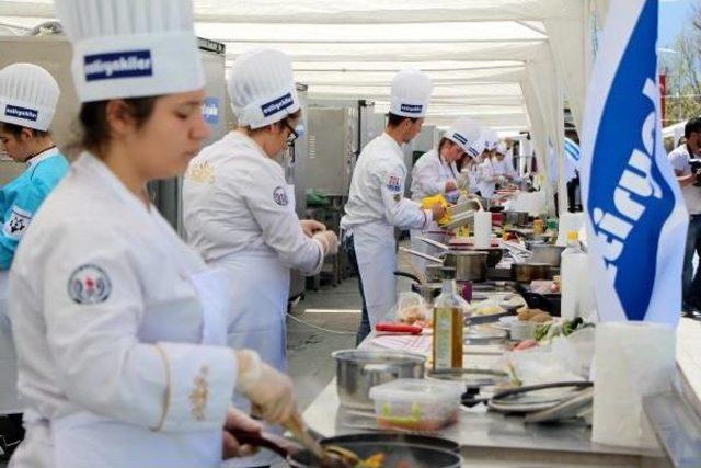 Bolu'da Liseli Aşçı Adayları Yarıştı
