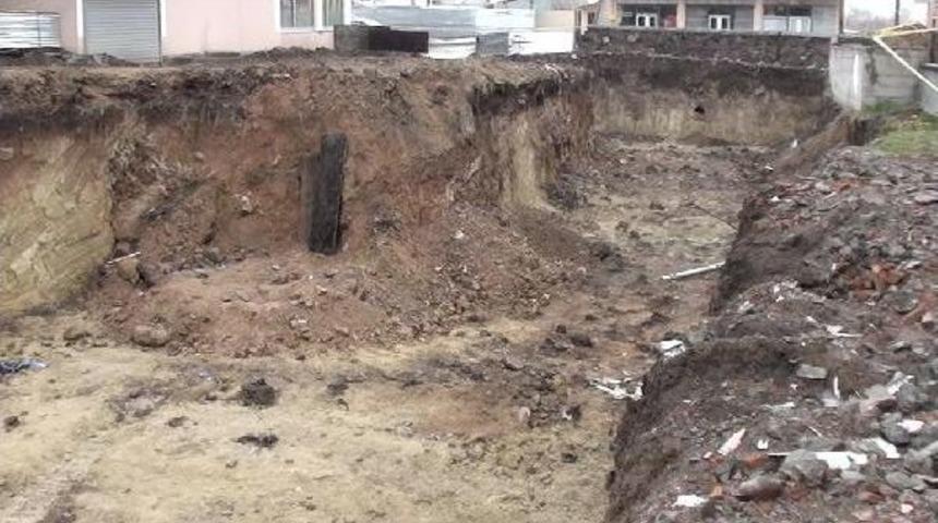 Ardahan Belediye Başkanı: B&ouml;lgede Hıristiyan Ve M&uuml;sl&uuml;manlara Ait Mezarlar Var